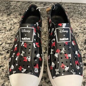 NWT Disney Parks Minnie Mouse Shoes NATIVE ADULT  Black / Red W-11 /M-9
